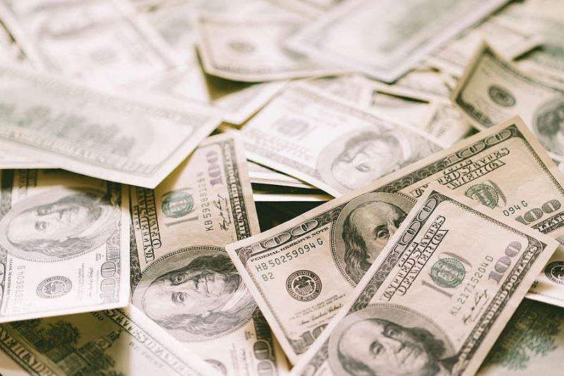 Аналитик объяснил, могут ли США "обнулить" все доллары в России