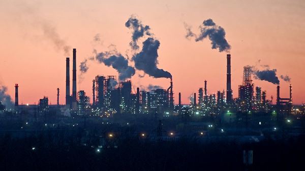Эксперт назвал раздвоенной позицию Польши в отношении нефти и газа из России