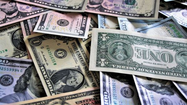 Финансист Маслов указал на преждевременность заявлений о крахе долларовой системы