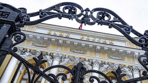 Банк России смягчил ограничения для физлиц на переводы денег за рубеж