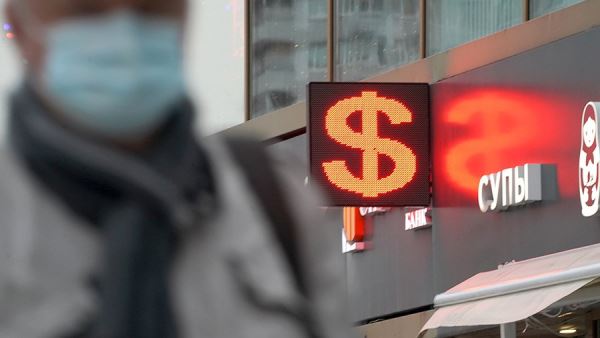 Аналитик оценил возможное «обнуление» всех долларов в России
