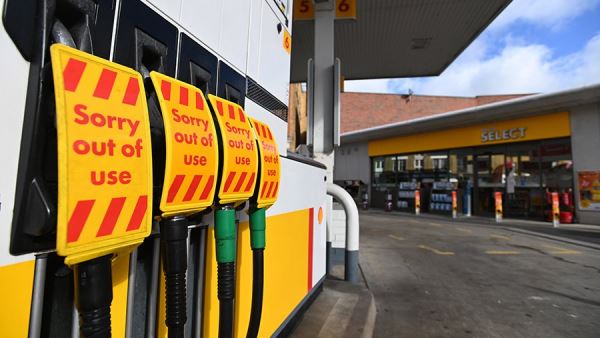 Владелец 127-летней заправки в Великобритании рассказал о ценах на бензин