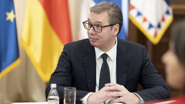 Вучич заявил о запрете импорта нефти в Сербию из-за санкций ЕС